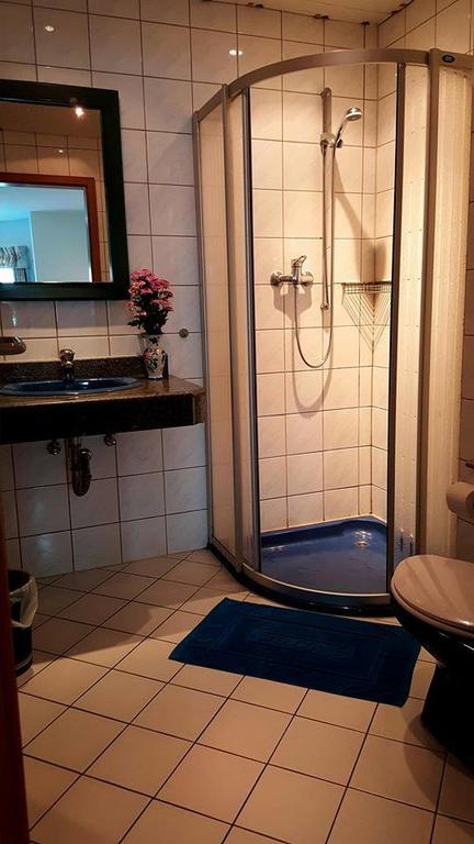 Pension Zum Ross Karon Exteriör bild